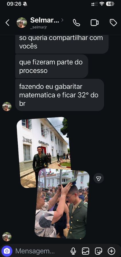 Aluno aprovado compartilhando seu resultado no concurso